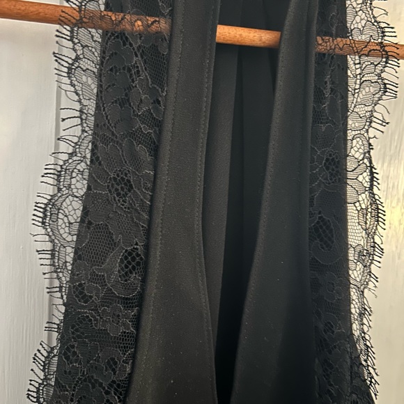 AUTHENTIC NWT. alice + olivia  Black sleeveless blouse with back detail . - Picture 5 of 9